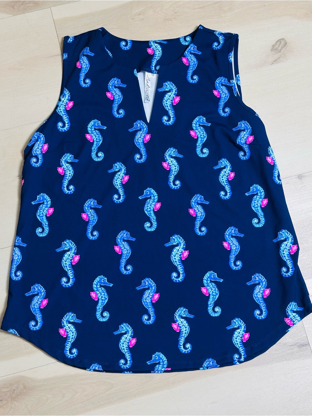 Lulu B Navy Seahorse Sleeveless Keyhole Top Sz M UPF 50+ sun protection Casual